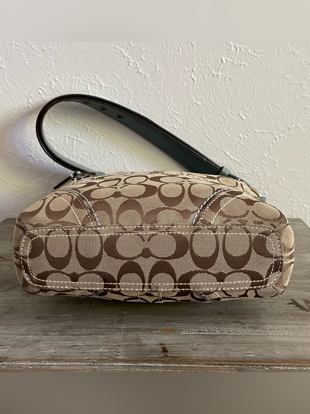 Vintage Y2K Coach signature Logo Blue & Brown Crossbody Shoulder Bag Zip Pockets - Picture 13 of 16